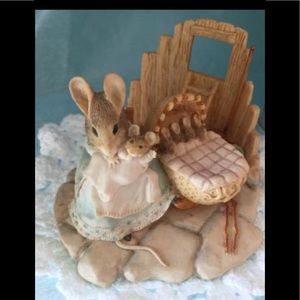 *Rare* Beatrix Potter “Hunca Munca and the Babies” Border Fine Arts Figurine